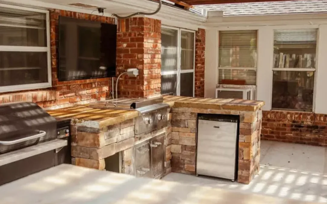 The All-Inclusive Luxury Backyard: Outdoor Kitchens, TVs, and Integrated Entertainment
